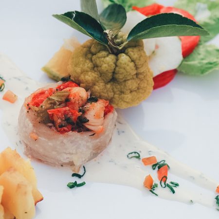 Assiette colorée de la cuisine locale